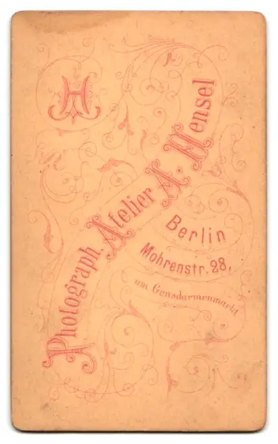 24 Fotografien A. Mensel, Berlin, Ansicht Berlin, 23 Köpfe sterbender Krieger von Andreas Schlüter im Zeughaus Innenhof 42