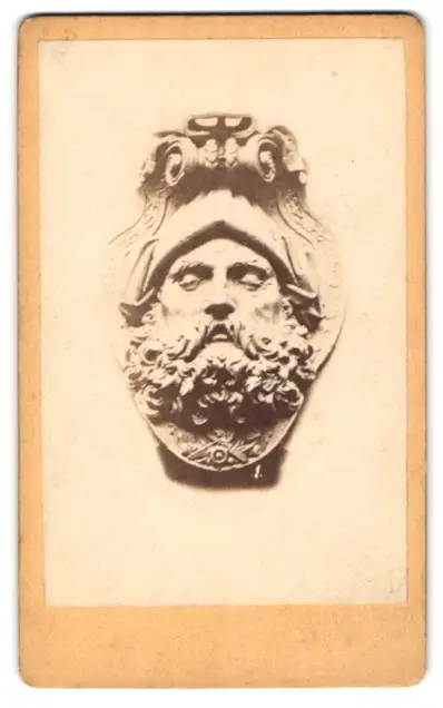 24 Fotografien A. Mensel, Berlin, Ansicht Berlin, 23 Köpfe sterbender Krieger von Andreas Schlüter im Zeughaus Innenhof 5