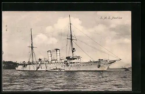 AK Kriegsschiff S. M. S. Nautilus vor Anker liegend