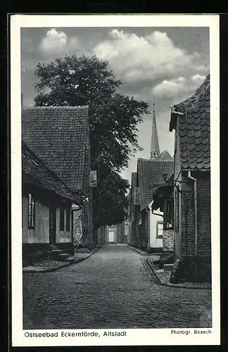 AK Eckernförde, Strassenpartie in der Altstadt, Kirchturm