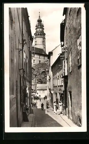 AK Cesky Krumlov, Strassenpartie mit Schlossturm