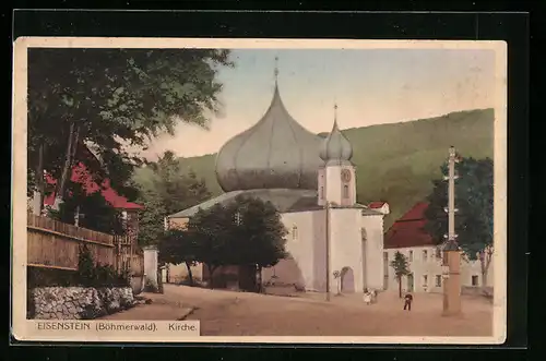 AK Eisenstein /Böhmerwald, Strassenpartie mit Kirche