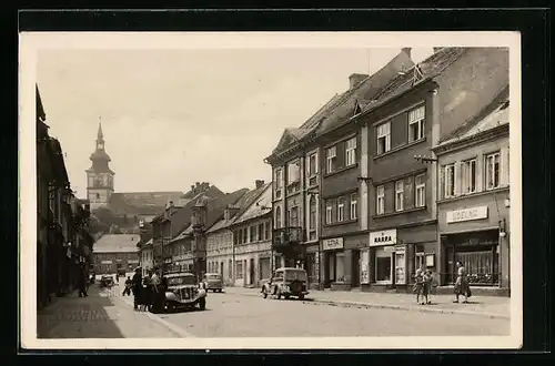 AK Mimon, Strassenszene in der Stadt, Blick zur Kirche
