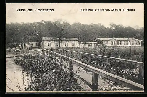 AK Berlin-Pichelswerder, Restaurant Inselgarten von der Brücke gesehen