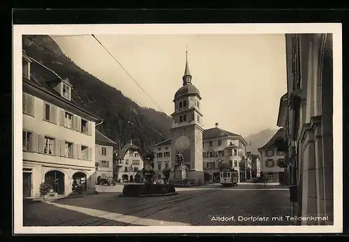 AK Altdorf, Dorfplatz mit Telldenkmal und Strassenbahn