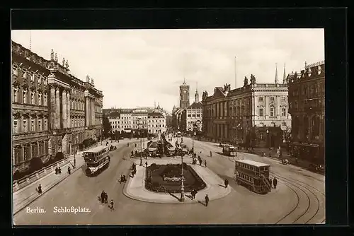 AK Berlin, Schlossplatz mit Strassenbahnen