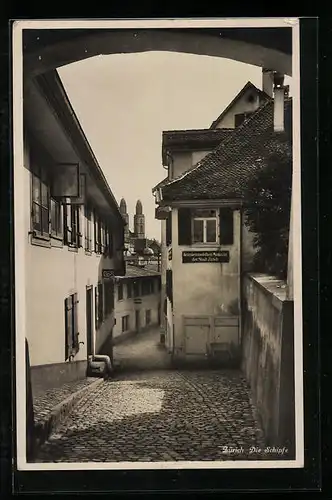 AK Zürich, Die Schipfe, Gasse mit Blick zur Kirche
