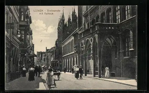AK Lübeck, Breitestrasse mit Rathaus, Strassenbahn