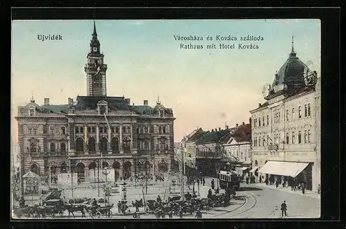 AK Ujvidek, Rathaus mit Hotel Kovacs, Strassenbahn