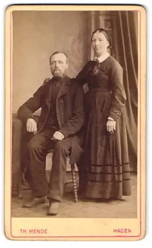 Fotografie Th Mende, Hagen, Elberfelder Str. 82, Bürgerliches Paar in hübscher Kleidung