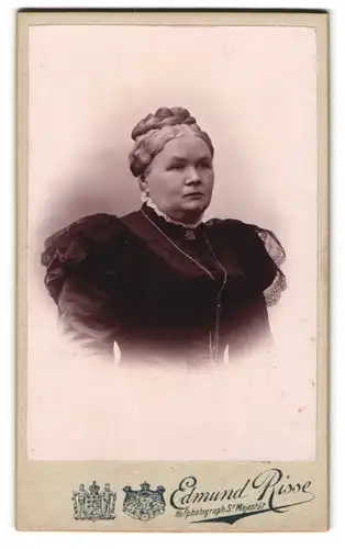 Fotografie Edmund Risse, Bochum, Friedrichstrasse 36, Bürgerliche Dame mit Hochsteckfrisur