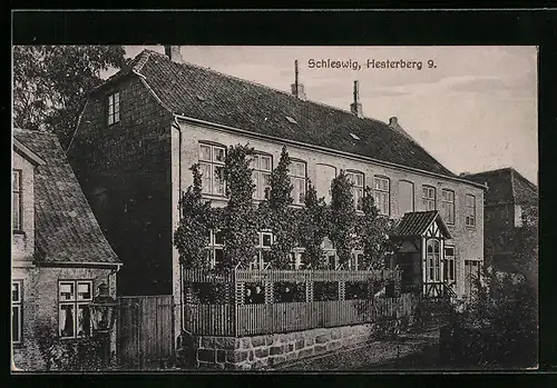 AK Schleswig, Haus Hesterberg 9, Strassenansicht