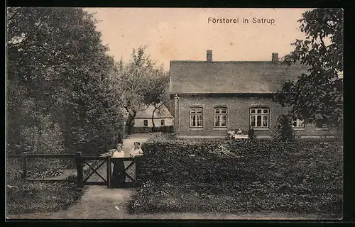 AK Satrup, Försterei mit Damen an der Gartenpforte