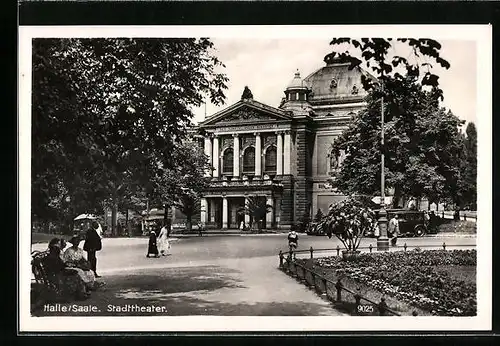 AK Halle a. Saale, Vorderansicht des Stadttheater