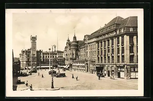 AK Erfurt, Automobile auf dem Marktplatz, Passanten unterwegs