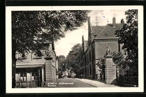 AK Aurich i. Ostfr., auf der Strasse vor dem Postamt