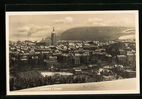 AK Annaberg i. Erzgeb., Generalansicht der Stadt mit schneebedeckten Dächern