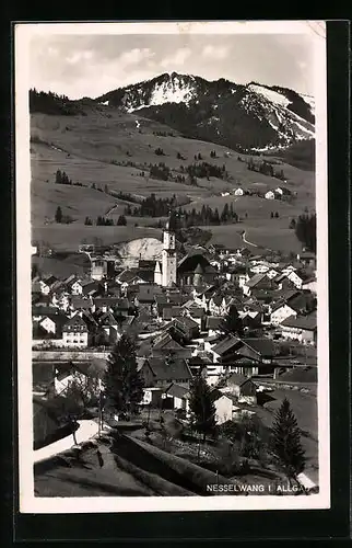AK Nesselwang i. Allgäu, Ortstotale mit Blick auf die Kirche