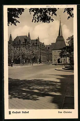 AK Rostock, auf der Strasse vor dem Steintor