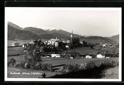 AK Radstadt, Blick zur Kirche im Ort