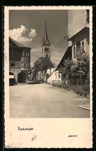 AK Radstadt i. Pg. Salzburg, auf dem Platz vor der Kirche