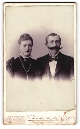 Fotografie G. Vierecke, Hamburg, Rathausstr. 35, Portrait eines elegant gekleideten Paares
