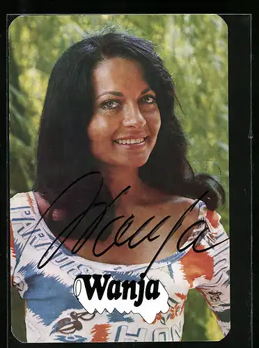 AK Musikerin Wanja mit schwarzem Haar, Autograph