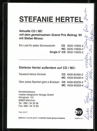 AK Musikerin Stefanie Hertel im Trachtenkleid, Autograph