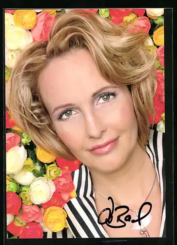 AK Musikerin Kristina Bach mit blonden Haaren, Autograph