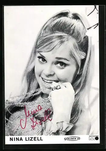 AK Musikerin Nina Lizell mit Halskette, Autograph