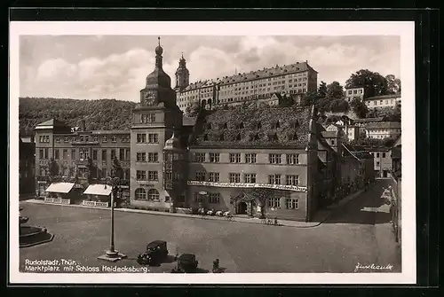 AK Rudolstadt i. Thür., Marktplatz mit Schloss Heidecksburg