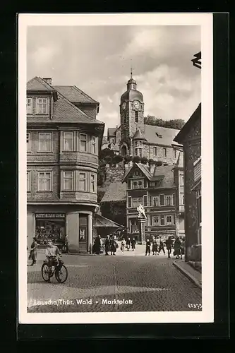 AK Lauscha / Thür. Wald, Marktplatz mit Passanten