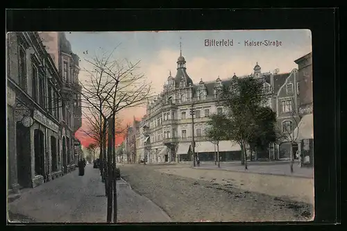 AK Bitterfeld, Kaiser-Strasse mit Hotel