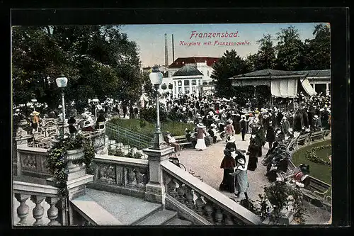 AK Franzensbad, Kurplatz mit Franzensquelle