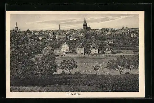 AK Hildesheim, Stadtpanorama mit Blick zur Kirche