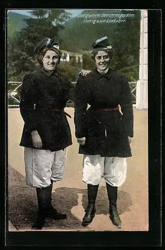 AK Berchtesgaden, Frauen in Trachten fertig zur Einfahrt ins Bergwerk