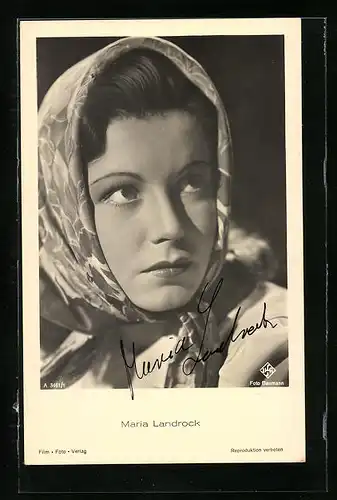AK Schauspielerin Maria Landrock im Portrait mit Kopftuch und original Autograph