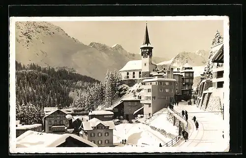 AK Arosa, Poststrasse mit der evangelischen Kirche