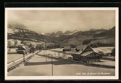 AK Neu St. Johann, Ortstotale im Schnee mit Blick zum Churfirsten