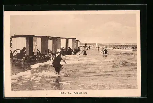 AK Ostseebad Scharbeutz, Umkleidekabinen auf Rädern am Strand