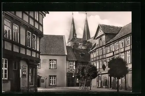 AK Osterwieck /Harz, Marktplatz mit dem alten Rathaus (Heimatmuseum)
