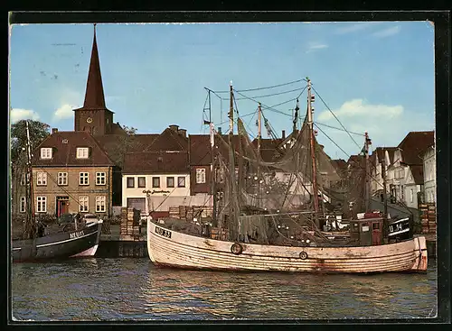 AK Neustadt in Holstein, Ortspartie am Hafen mit Fischerbooten