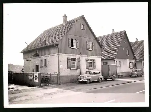 Fotografie unbekannter Fotograf, Ansicht Reichenbach, Stuttgarter Str. 65, Auto Opel, Reklame Firestone & Gasolin