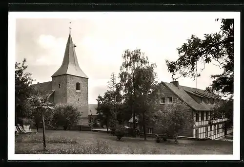 AK Heersum, Sprengelheim, Partie an der Kirche