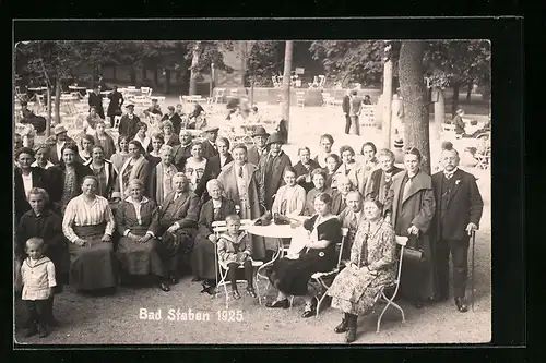 AK Bad Steben, Gesellschaft auf der Terrasse eines Gasthauses, 1925
