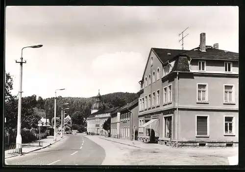 AK Schmiedeberg /Kr. Dippoldiswalde, Altenberger Strasse mit Geschäft