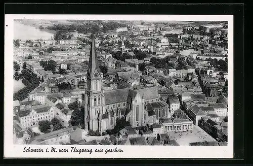 AK Schwerin i. M., Fliegeraufnahme von einer Kirche