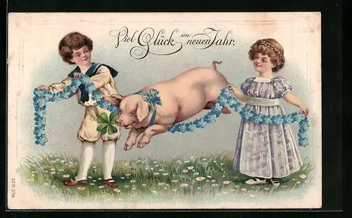Präge-AK Zwei Kinder lassen Schwein über Blumengirlande springen, Neujahrsgruss