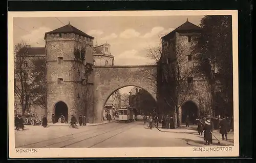 AK München, Strassenbahn passiert das Sendlingertor