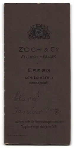 Fotografie Zoch & Co., Essen, Schillerstr. 3, Junge Dame im hübschen Kleid